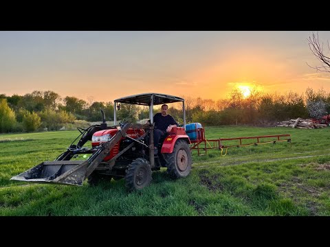 Видео: Это трактор на все случаи жизни! Самодельный опрыскиватель в работе!