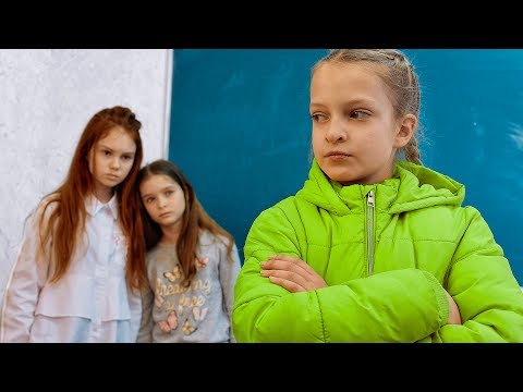 Видео: НОВЕНЬКАЯ ОДНОКЛАССНИЦА!!!