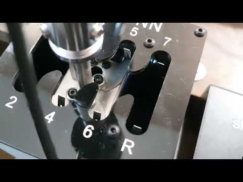 Видео: Сравнение КПП - Logitech G Driving Force Shifter против ДвухРежимной SIMSONN