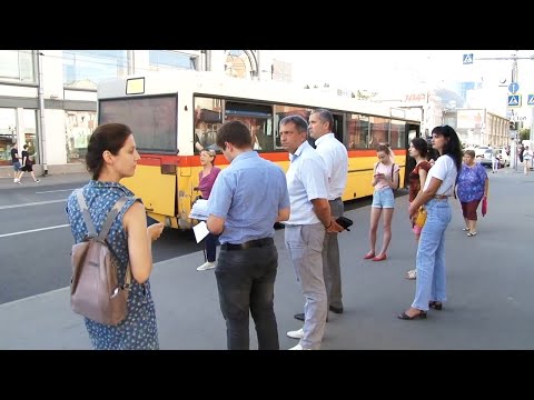 Видео: В Саратове автобусы и маршрутки редко ходят, нарушая временной интервал