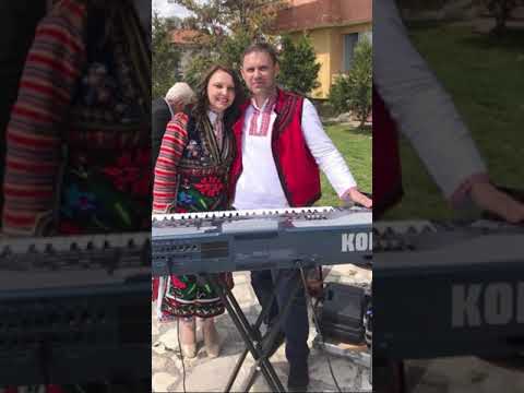 Видео: Болна легна малка мома - Орк. Фамилия