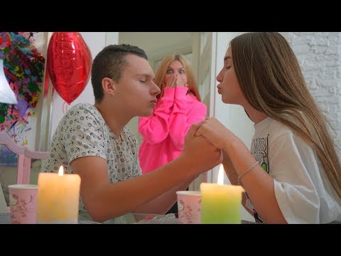 Видео: Мама ЗАСТУКАЛА Диану и Диму!!!