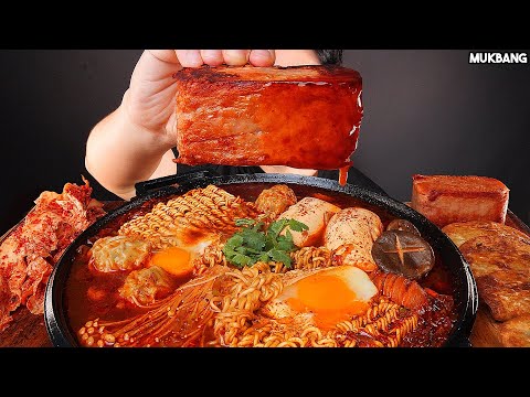 Видео: острая лапша и колбаса, клецки SPICY TOFU NOODLES 🍜 DUMPLING SAUSAGE SPAM KIMCHI EATING ASMR MUKBANG