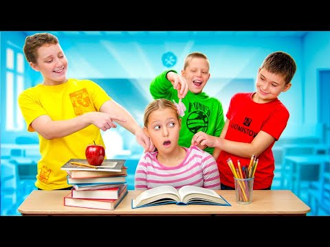 Видео: МОМЧЕШКО УЧИЛИЩЕ! Защо Амелка се е превърнала в момче? Амелка като момче