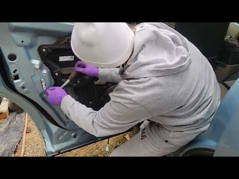 Видео: How to remove door panel from Mazda CX 7.  как снять обшивку  двери мазды СХ7.