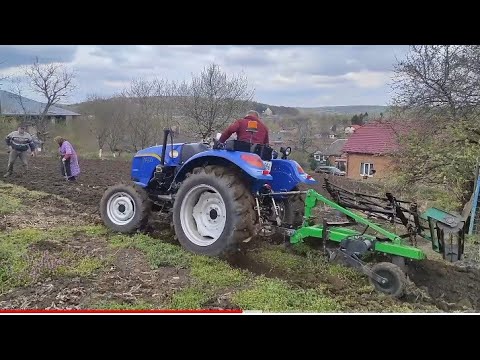 Видео: Донгфенг 244...Як орить  Плуг Бомет 2-25...