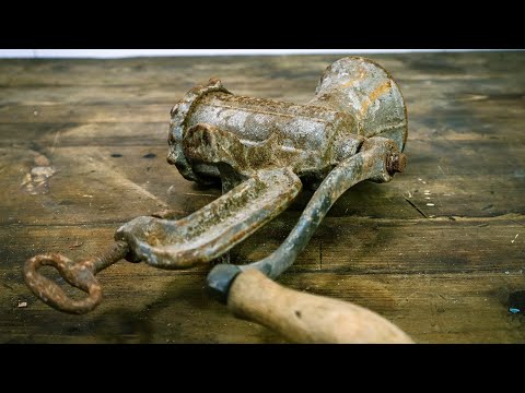 Видео: Реставрация очень ржавой мясорубки [AlexanderWerk]