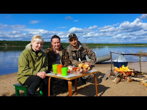 Видео: Вывез женщин на рыбалку, и ухой их накормил! Из свежайшей рыбки нашей, той что в речке наловил!