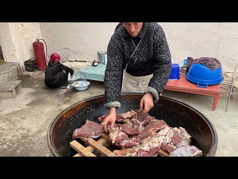 Видео: Как готовят Мясо на свадьбу в Кишлаках! Мясо в Казане! Узбекистан!