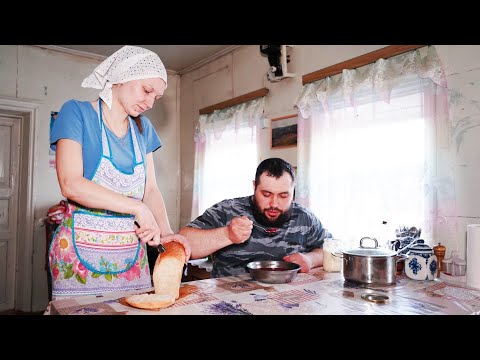 Видео: ЖИЗНЬ В УРАЛЬСКОЙ ГЛУБИНКЕ | УКЛАДЫВАЕМ ПЕРВЫЙ ВЕНЕЦ БАНИ | ОЧЕРЕДНОЙ ПОБЕГ | ТРАДИЦИОННАЯ ЕДА