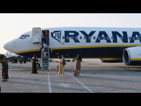 Видео: Boeing 737-800 а/к Ryanair | Рейс София - Афины