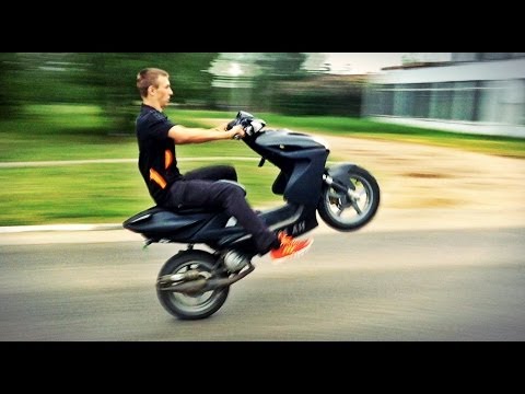 Видео: Обзор скутера Yamaha Aerox