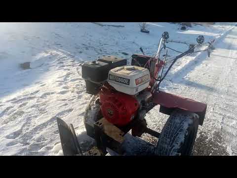 Видео: уборка снега при помощи мотоблока, ни кого противовеса...