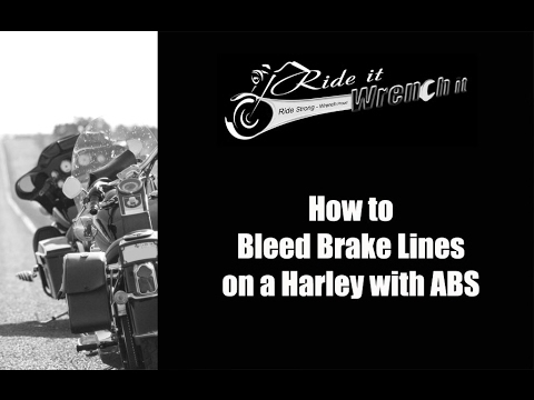 Видео: Как прокачать тормозные шланги на Harley с ABS