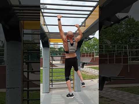 Видео: бомжвалера и его супер пупер круговая тренировка в жилети 5кг WOSURA fight fit