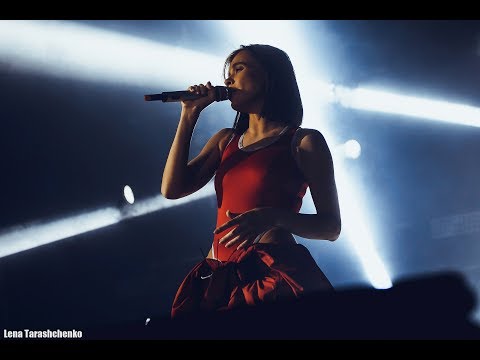 Видео: Подсыпал - Елена Темникова (LIVE-клип, Премьера 2018)