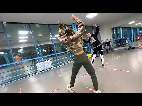 Видео: Tanir & Tyomcha - Потеряли пацана - Танец (@jeny_miki & Vova Legend)