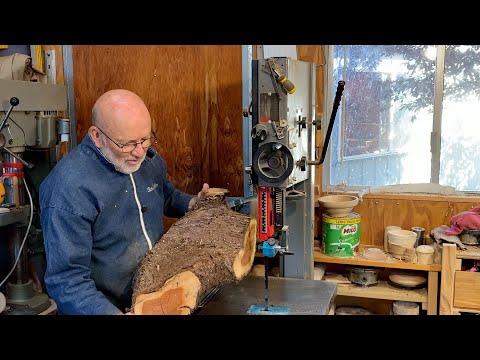 Видео: Ричард Раффан превращает фигурную можжевеловую ветку в заготовки