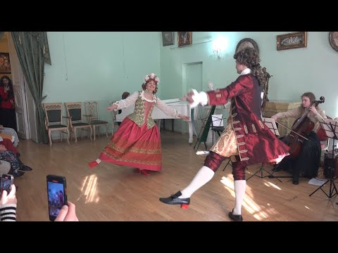 Видео: BAROQUE DANCE  Chaconne de Galatee. Чакона "Галатея"