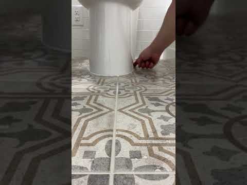 Видео: как сделать силиконовый герметик вокруг унитаза.  how to make silicone sealant around the toilet.