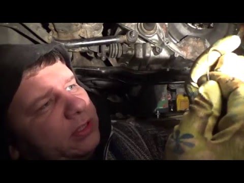 Видео: Замена маслосъемных колец через низ MAZDA 323F