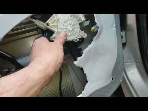 Видео: Как заменить стеклоподъёмник на Пежо 206сс