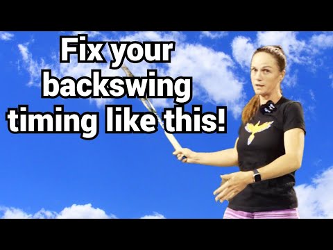 Видео: Как делать замах в теннисе