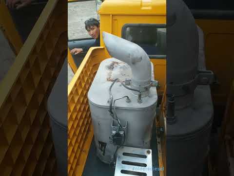 Видео: Китайский автокран XCMG Black smoke after a long stay  чёрный дым после долгой стоянки