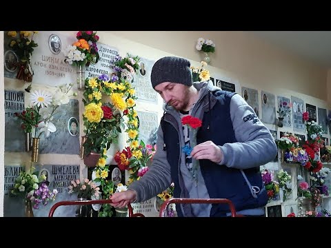Видео: Ищем известных людей в колумбарии Ваганьковского кладбища / Трагическая смерть и Одиночество ...