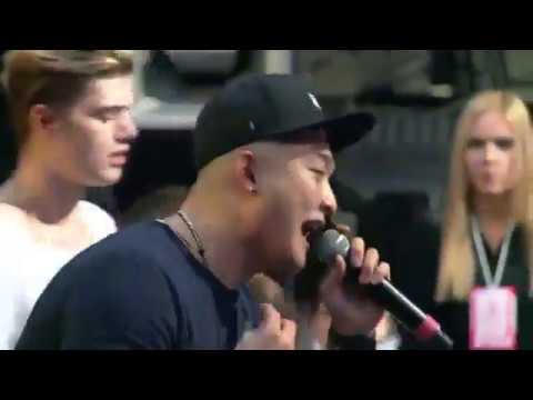 Видео: MBAND Выступление на Oops Choice Awards 29.10.15