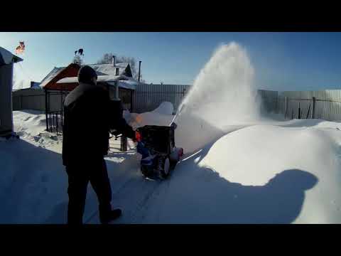Видео: Уборка тяжелого снега  китайской снегоуборочной приставкой.