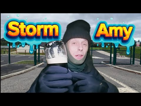 Видео: Скрытый кемпинг на территории нового футбольного центра во время шторма