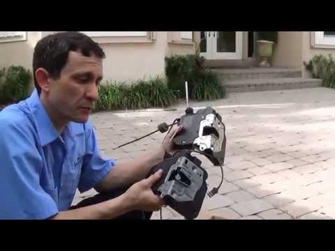 Видео: Замена привода двери Mercedes