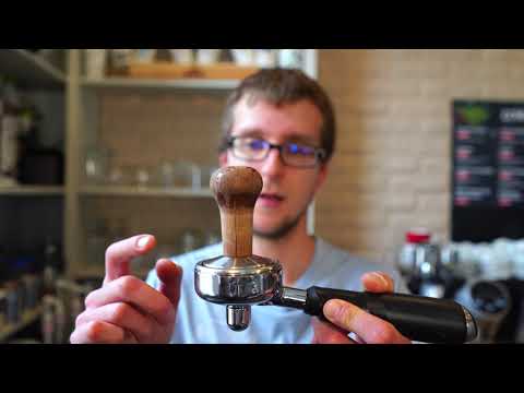 Видео: Как да работим с кафемелачка и правила за тампиране на кафе