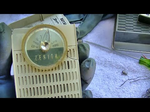 Видео: Ремонт двух старинных карманных транзисторных радиоприемников Zenith Royal 50 и Continental