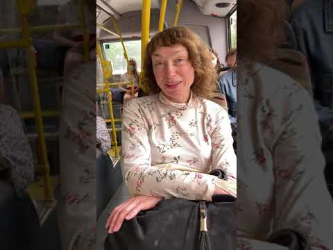 Видео: Неадекватная в автобусе