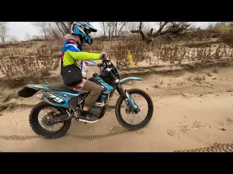 Видео: не смог заехать в горку на Motoland enduro 26 октября 2025 г.