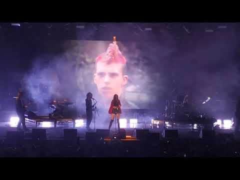 Видео: Луна - Золотые лепестки (26.10.19, A2 Green Concert, Санкт-Петербург)