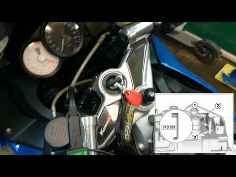Видео: BMW K1200S Прокачивание тормозов с ABS 1