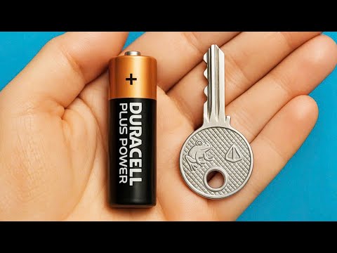 Видео: Просто воспользуйтесь этим трюком, и старые батарейки можно будет использовать повторно