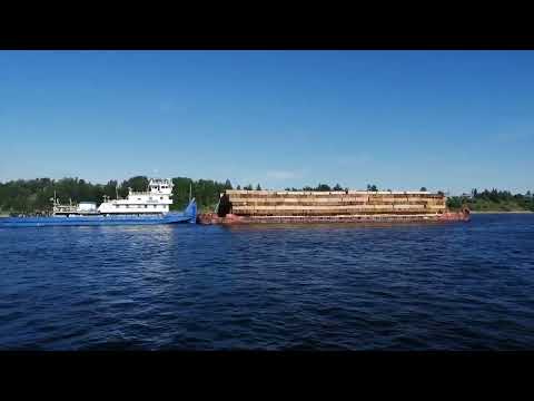 Видео: Река Лена - Поселок Витим. Т/х Павел Атаманский (п.Витим, Ленский район, Якутия).