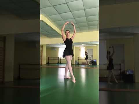 Видео: Экзерсис на середине зала