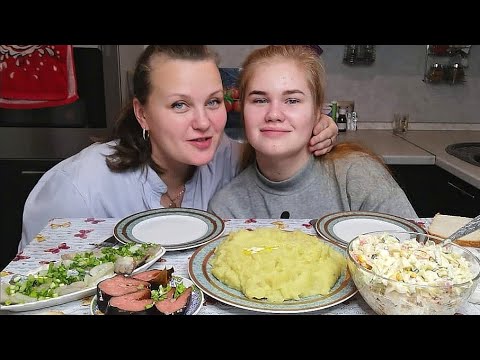 Видео: Мукбанг Рыба🐟 с картошкой, Салат овощной🍅🥒🥚/Отвечаем на вопросы/Передаём приветы👋