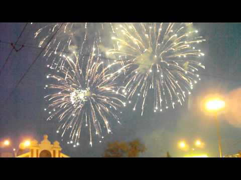 Видео: 9 Мая 2011 - Новосибирск - салют на площади ленина