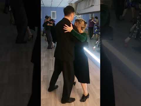 Видео: Красивые тангерос Перми на регулярной милонге в Uno Tango (дом аргентинского танго)