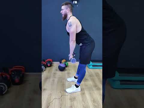 Видео: Мертвая тяга с гантелями. Тренируем бицепс бедра.