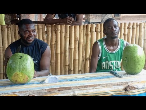 Видео: Грандиозный кулинарный челлендж: первый, кто съест огромный арбуз, получит домой 1000 долларов