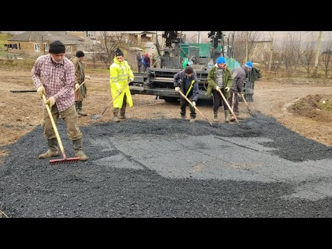 Видео: Молодежь работает беспрерывно! Укладка асфальта. Центральная улица села. Кандик!
