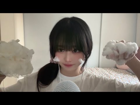 Видео: Поиграем в ванну со мной?💦 | Звуки пены и рук ASMR☁