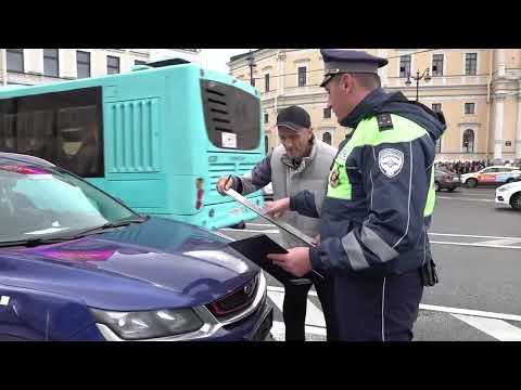 Видео: В Петербурге провели масштабный рейд по такси 